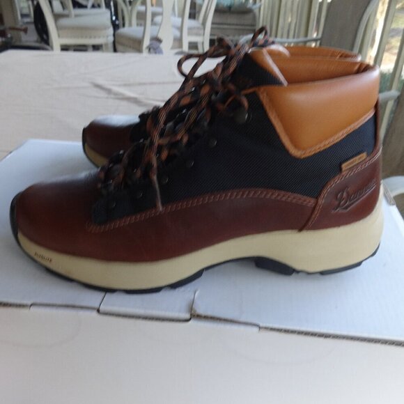 Danner men's size 7D, boots, Tortoise Brown leather black fabric, rubber outsole - Picture 4 of 16